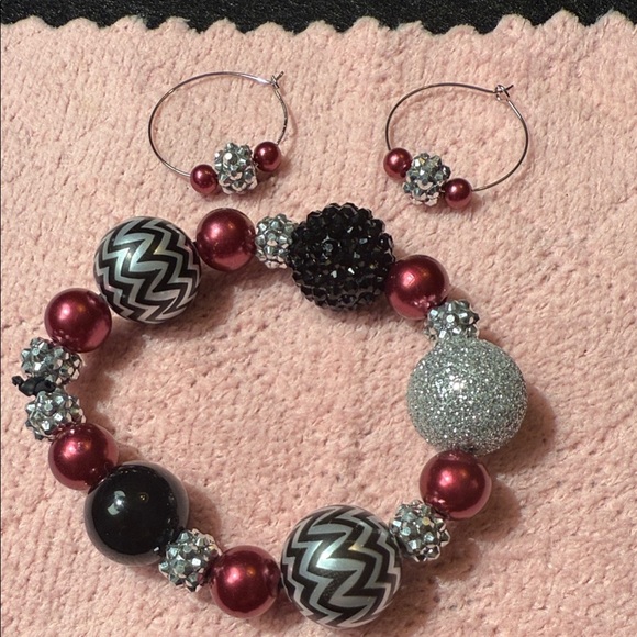 Elegant Maroon and Silver Beaded Elastic Bracelet Set - Picture 2 of 7